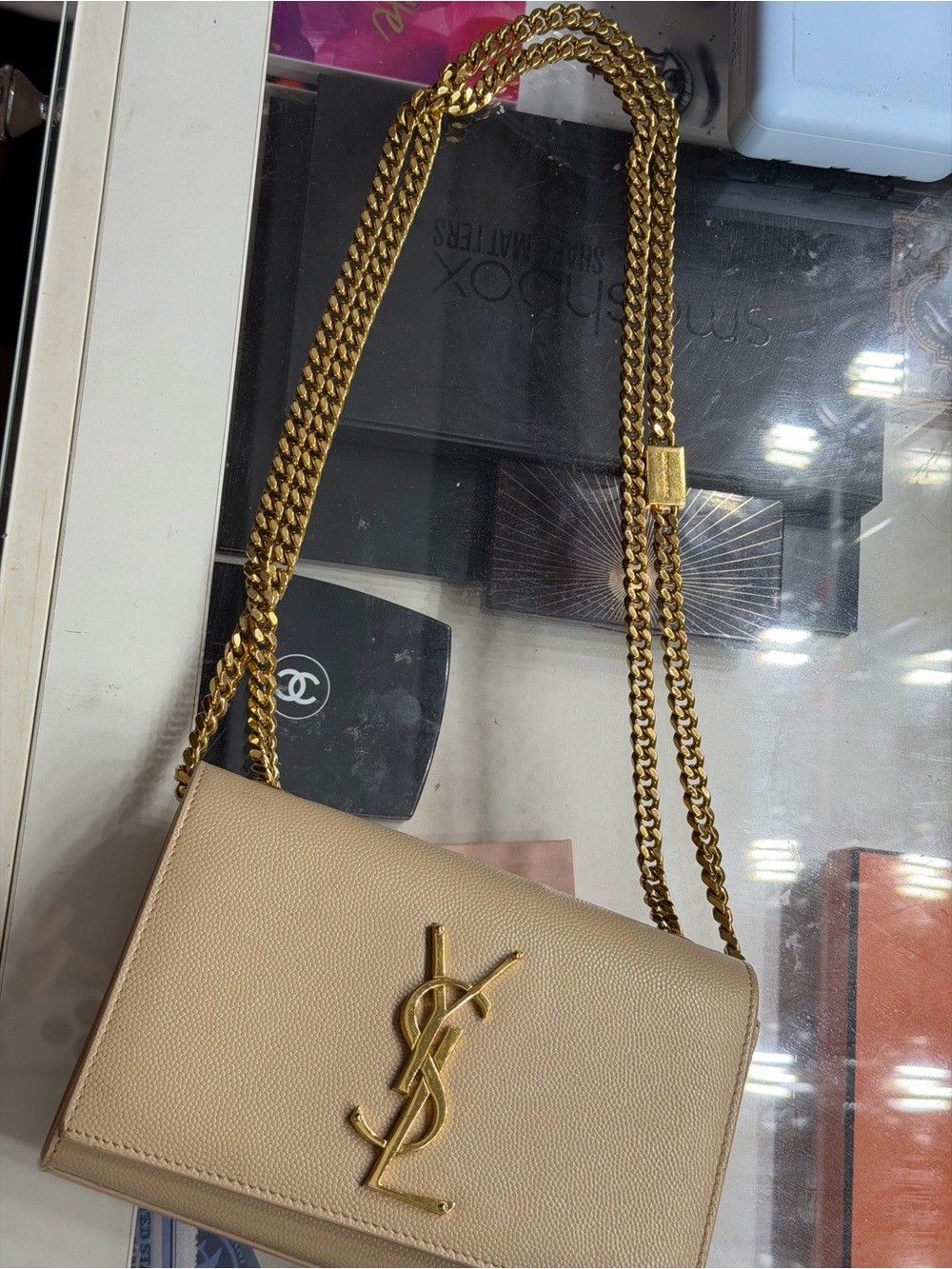 Saint Laurent Cream Leather Shoulder Bag with Gold Chain and YSL Logo - Picture 10 of 13